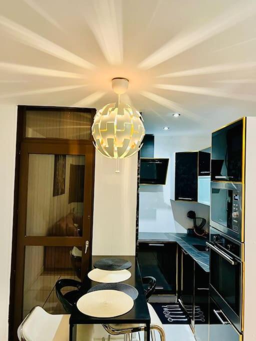 Appartement Moderne Vieille Ville Parking Gratuit Annecy Exterior foto